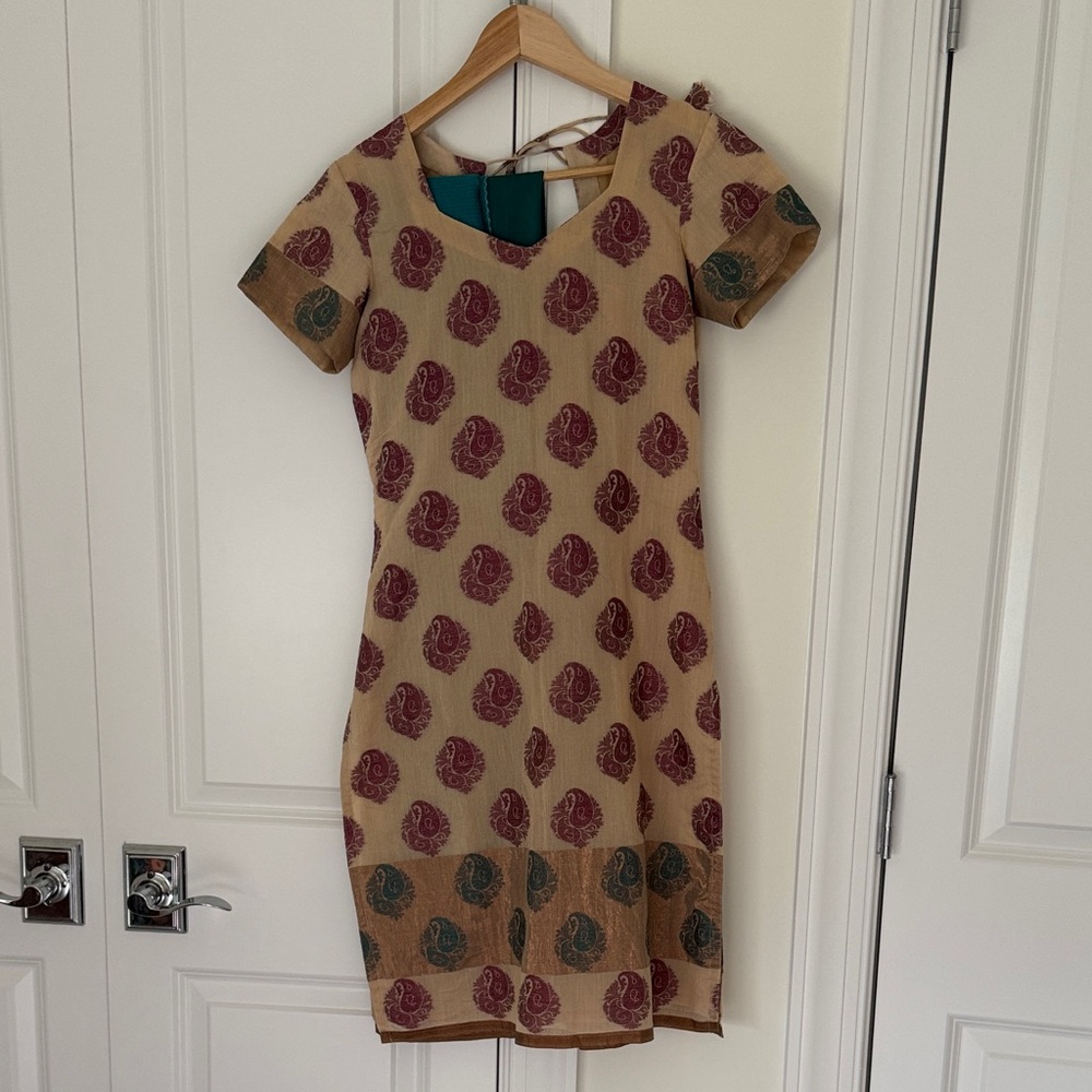 Salwar suit